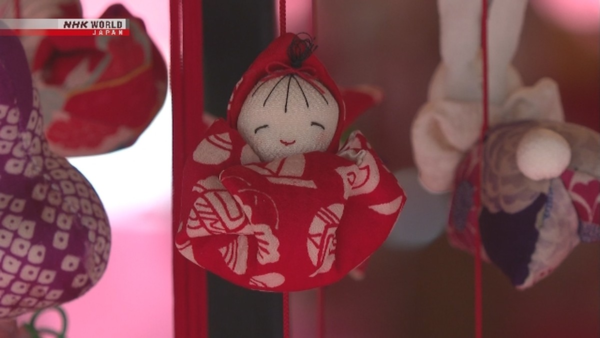 Boneka Hinamatsuri Buatan Tangan Warna-warni Dipamerkan di Taman Nikko, Intip Keindahannya!