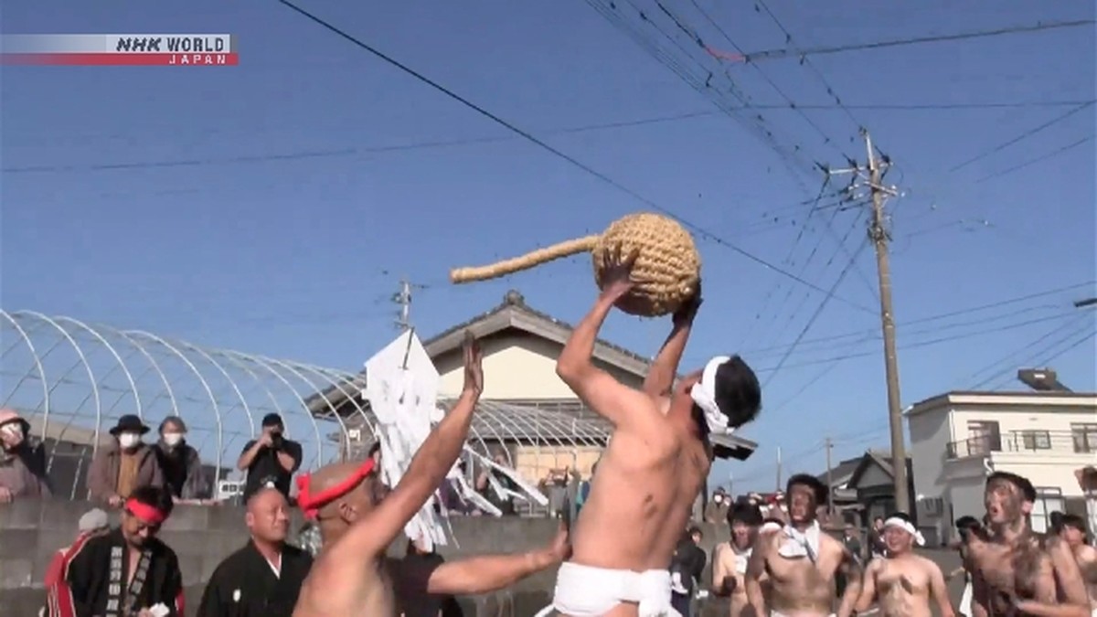 Festival unik dan penuh semangat menghibur kerumunan di Kota Goto, Prefektur Nagasaki