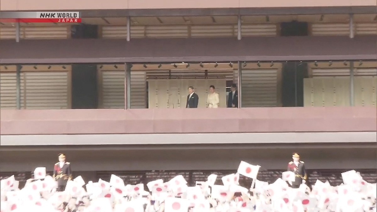 Kaisar Jepang Sapa Publik di Hari Ulang Tahunnya yang ke-66