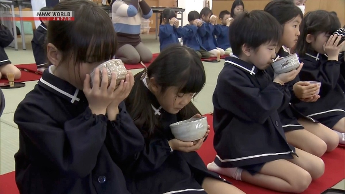 Kota di Jepang Barat Gelar Pengalaman Upacara Minum Teh untuk Anak TK