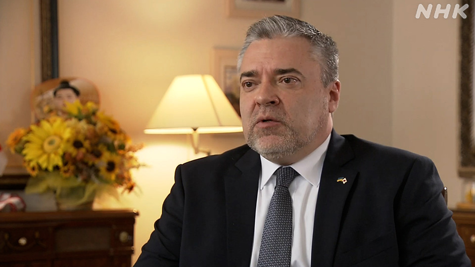 Duta Besar Ukraina untuk Jepang, Yurii Lutovinov, berbicara kepada NHK.