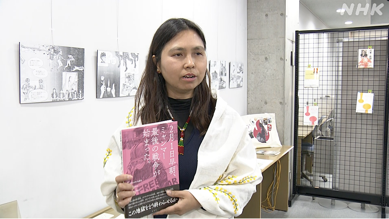 Nang Mya Kay Khaing saat menerjemahkan 'Myanmar, the Last Stand' ke dalam bahasa Jepang.