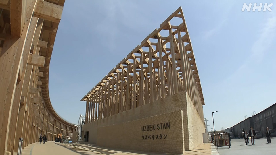 Kayu aras yang digunakan untuk Paviliun Uzbekistan ini diambil dari pegunungan di sekitar wilayah Osaka.