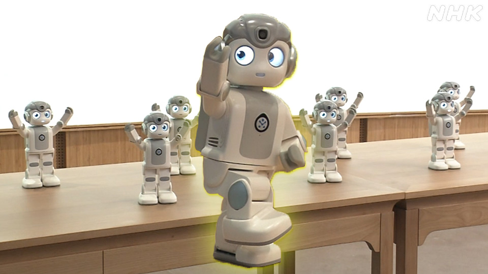 Robot humanoid dengan teknologi kecerdasan buatan (AI) saat memandu pengunjung.
