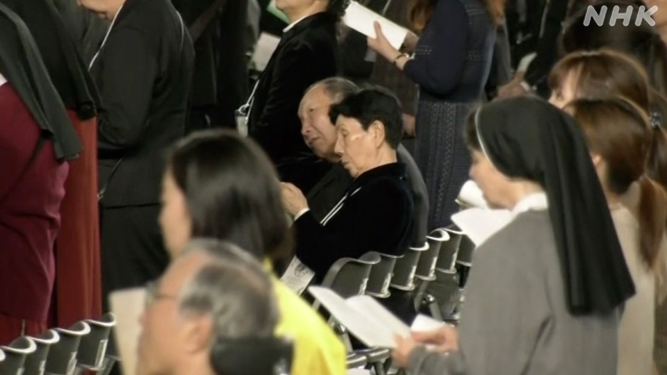 Hakamada Iwao dan saudara perempuannya saat menghadiri misa di Tokyo
