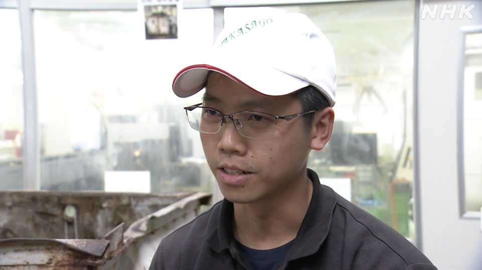 Nguyen Dang Dung saat bekerja di pabrik komponen di Nagoya.