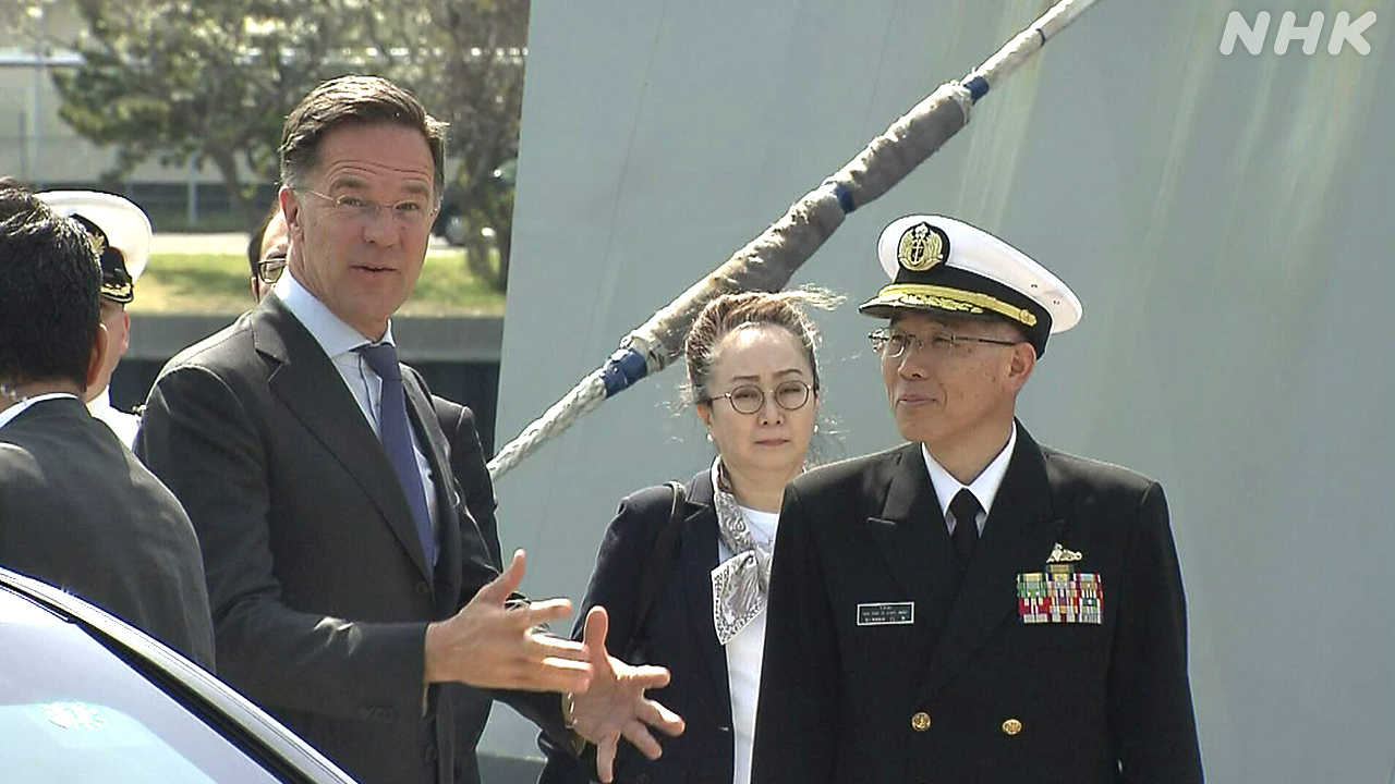 Sekretaris Jenderal NATO Mark Rutte mengunjungi pangkalan Pasukan Bela Diri Maritim di Yokosuka pada 8 April.