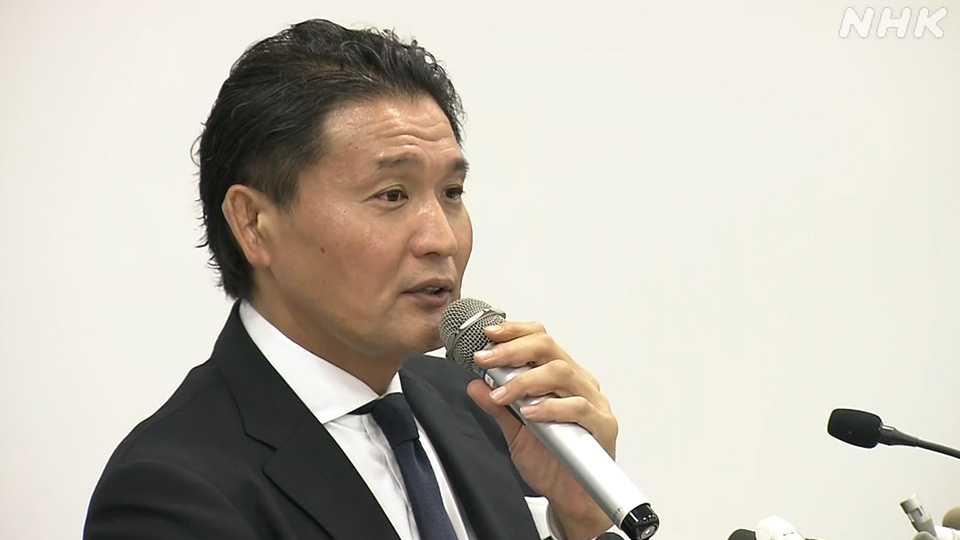 Takanohana memopulerkan olahraga sumo bersama sang kakak, Wakanohana.