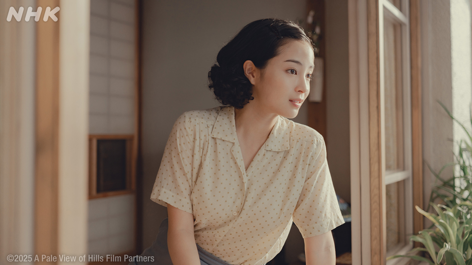 Aktris Jepang Hirose Suzu memerankan tokoh Etsuko.