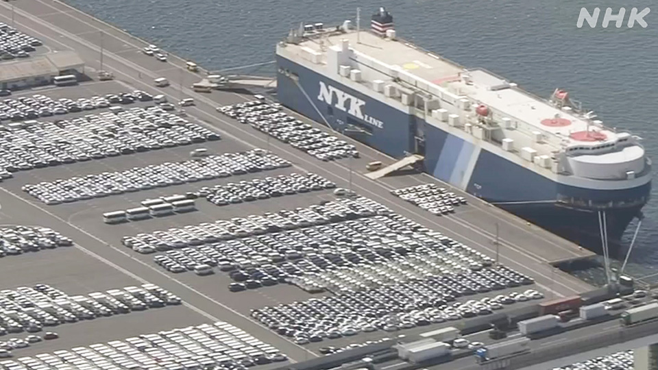 Mobil-mobil buatan Jepang yang siap diekspor dari Pelabuhan Nagoya di wilayah tengah Jepang.