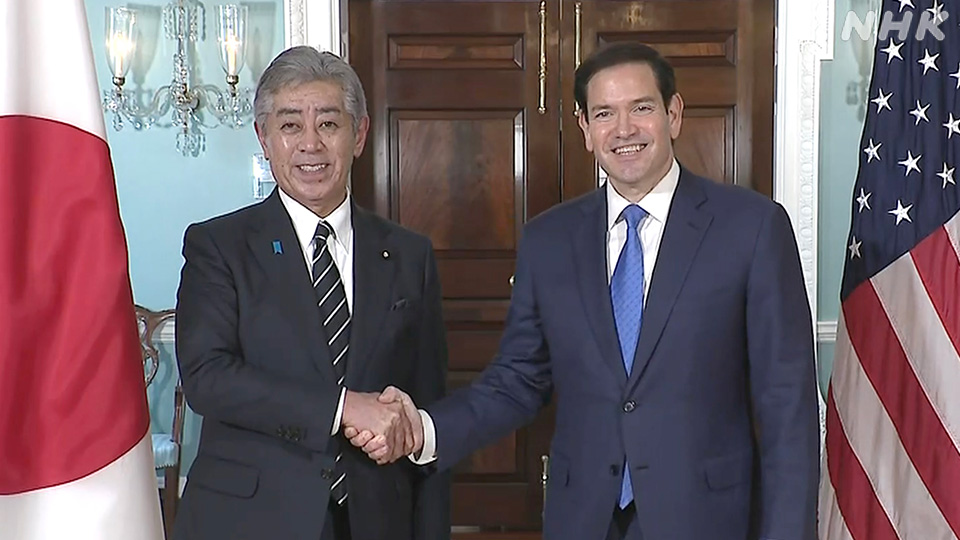 Menteri Luar Negeri Jepang Iwaya Takeshi saat bertemu Menteri Luar Negeri AS Marco Rubio pada Selasa.