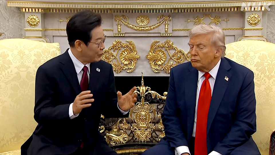 Presiden Korea Selatan Lee Jae-myung dalam pertemuan tatap muka pertamanya dengan Presiden AS Donald Trump pada 25 Agustus.