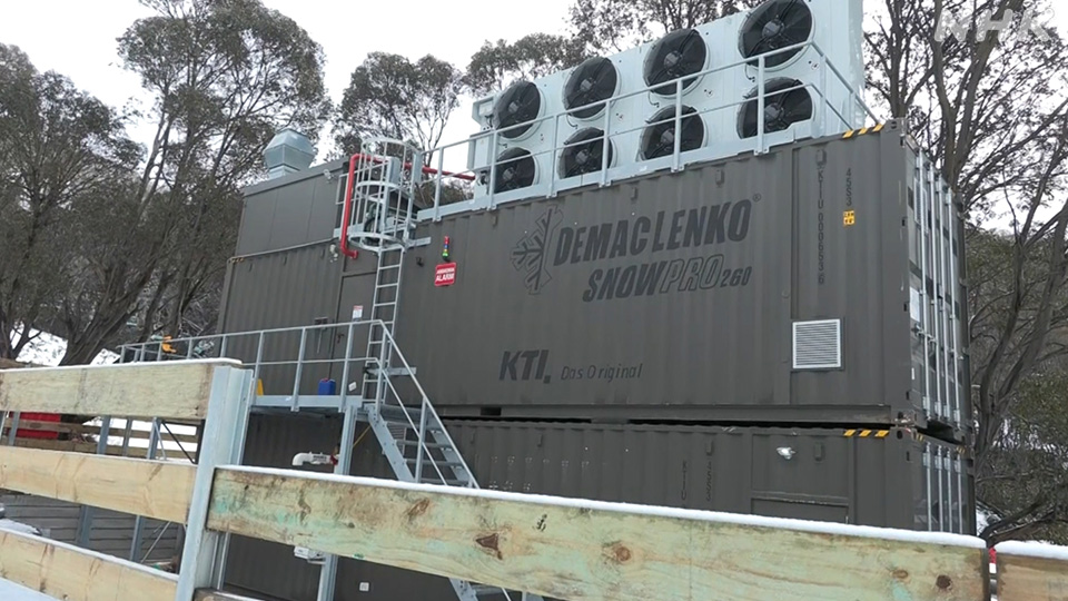 Resor Thredbo di New South Wales telah mengucurkan investasi besar untuk mesin pembuat salju ini.