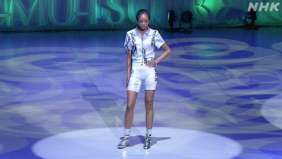 Popok bergaya jins tersebut diperkenalkan pada 24 Juni di Diaper Fashion Show.
