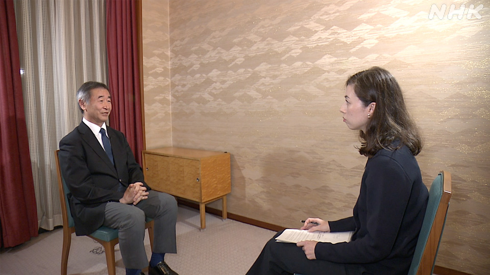 Kajita Takaaki berbicara dengan Ishizaka Sae Christine Hall dari NHK World.