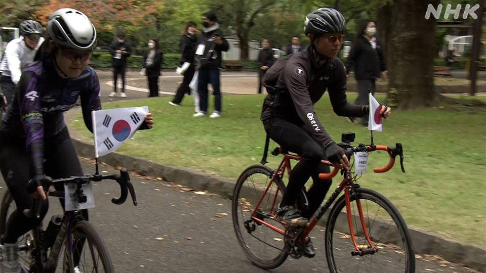 Para pesepeda menuntaskan perjalanan mereka di Tokyo.