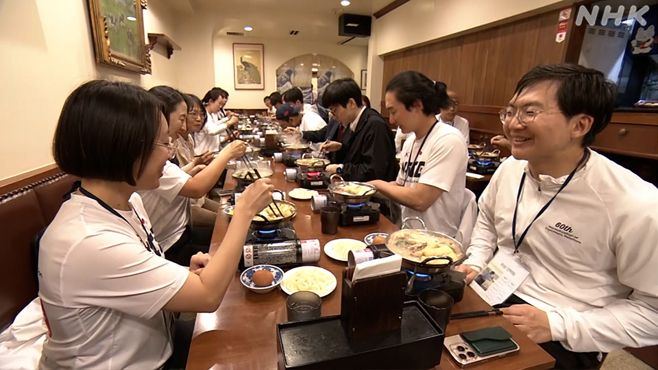 Mori dan Cho menikmati makan siang di Osaka.