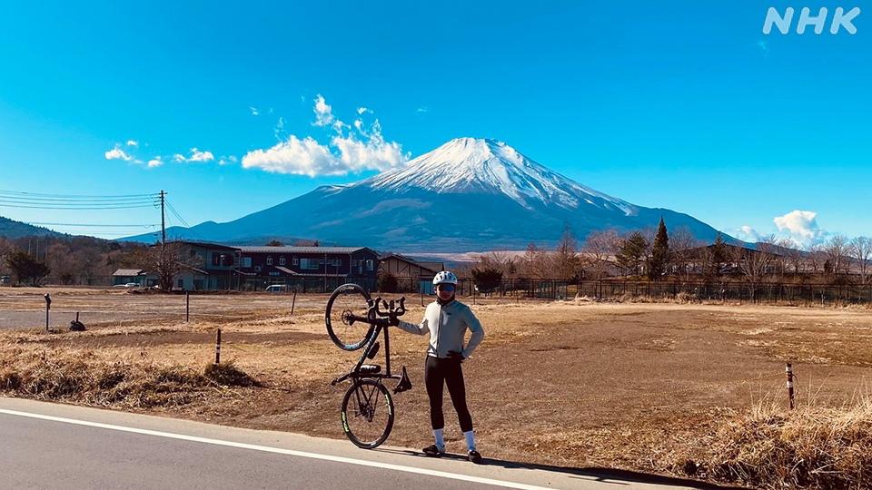 Cho Min-seok di depan Gunung Fuji, Jepang