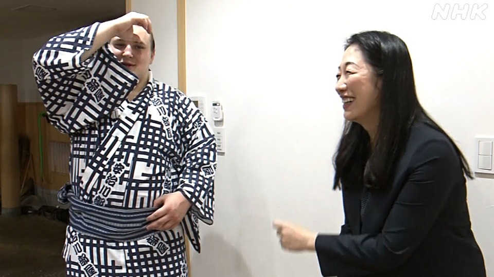 Suginomori Eri, istri kepala sasana, pada September