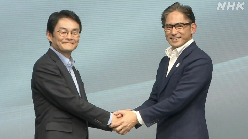 Dalam gambar tampak Yamamoto Tadashi, Managing Corporate Executive MUFG, Group Head, Retail & Digital Business Group & Group CDTO (kiri), serta Presiden OpenAI Japan Nagasaki Tadao.