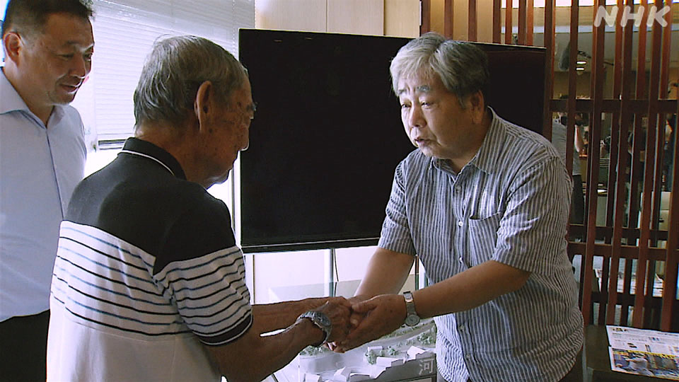 Jose Takei bertemu dengan saudara tirinya, Hiroyuki.