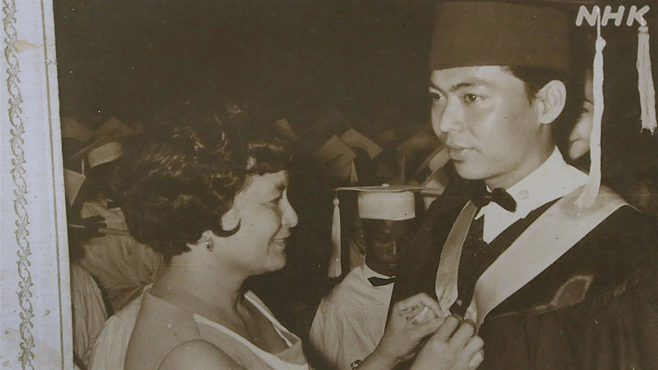 Jose Takei bersama ibunya, Benita