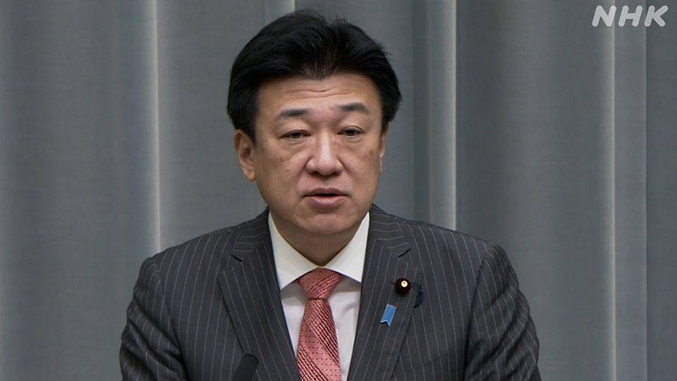 Sekretaris Kabinet Kihara Minoru berbicara kepada media pada 9 Desember.