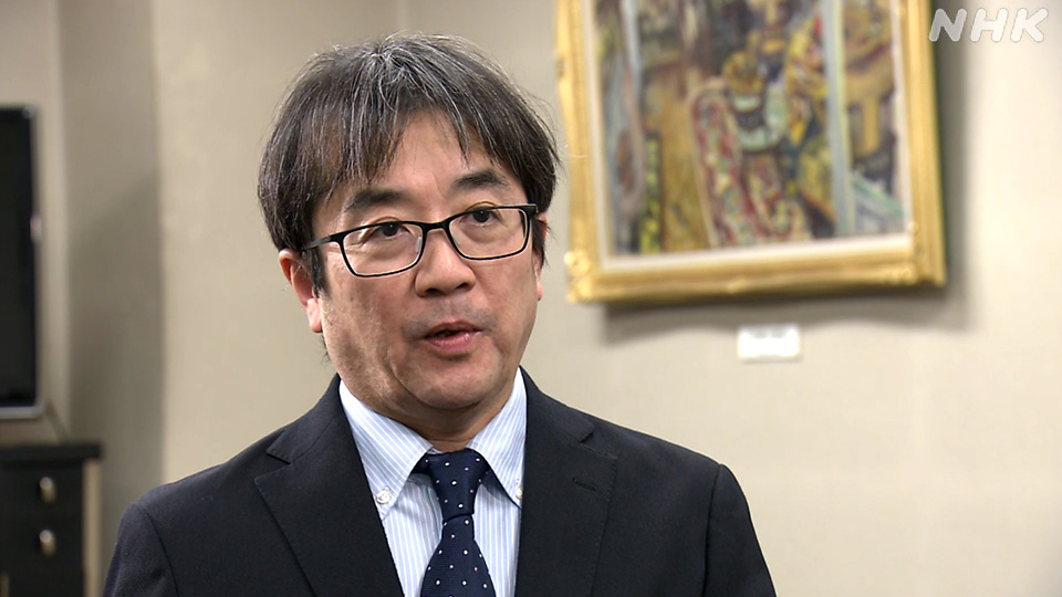 Fujii Daisuke memimpin sebuah majalah bulanan yang membahas mainan.