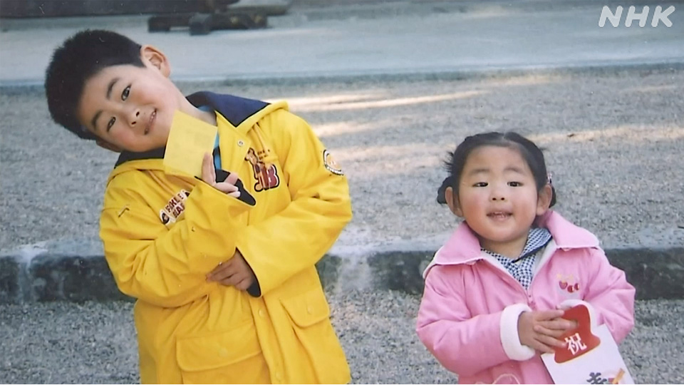 Kento (kiri) dan Hana (kanan) pada tahun 2004