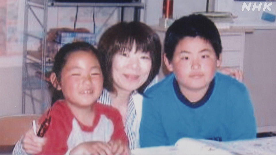 Kuga Manami (tengah), Kento, dan Hana pada tahun 2007