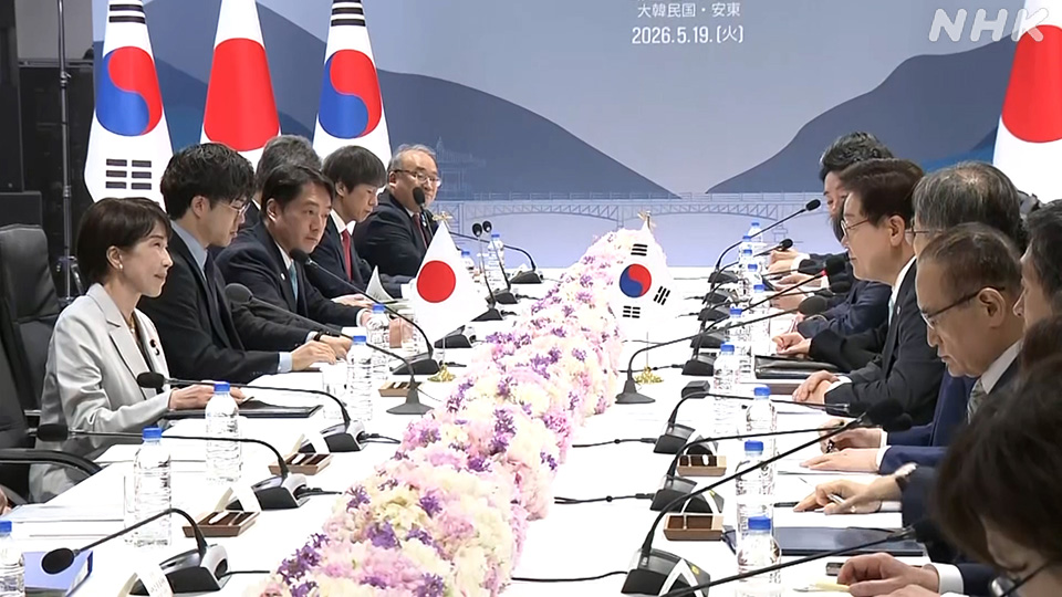 Perdana Menteri Jepang Takaichi Sanae dan Presiden Korea Selatan Lee Jae Myung dalam KTT hari Selasa.