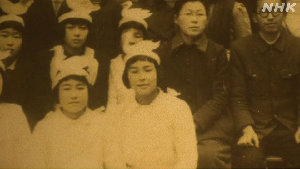 Suzuki Tomoko (kanan) saat masih usia sekolah