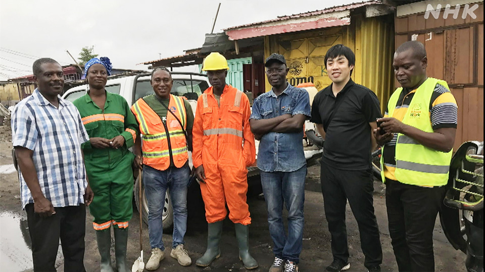 Umeda bekerja langsung dengan komunitas di Afrika.