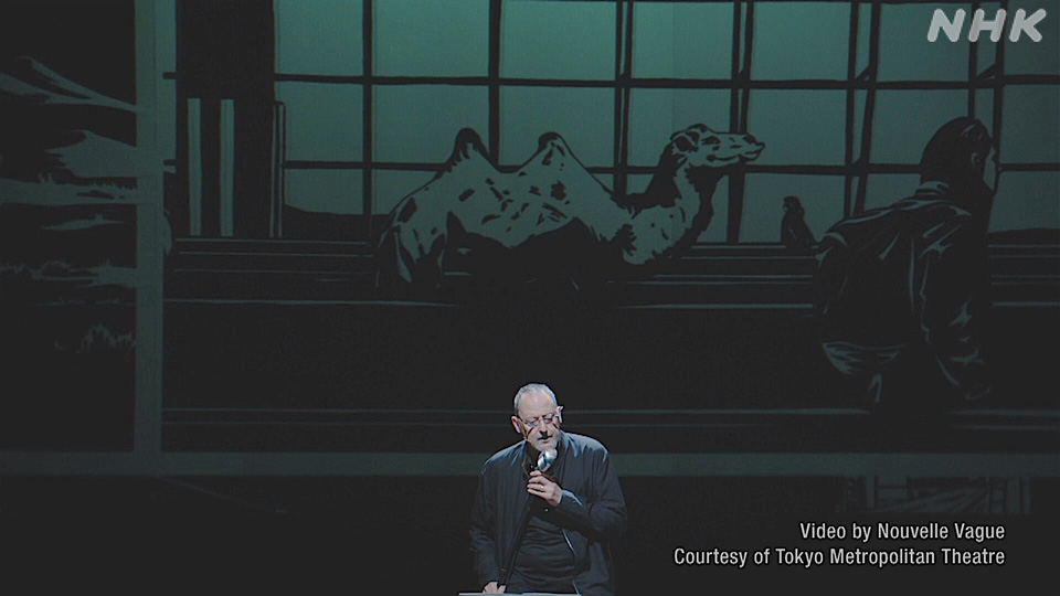 Jean Reno menyanyikan The Camel