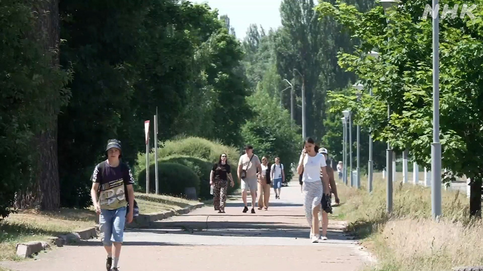 Kota Slavutych di Ukraina terletak sekitar 50 km di timur laut pembangkit listrik Chornobyl.