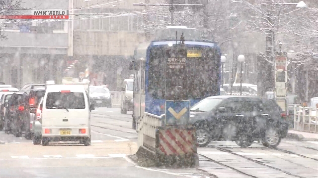 Salju tebal menutupi wilayah di Jepang utara saat cuaca buruk diperkirakan meluas