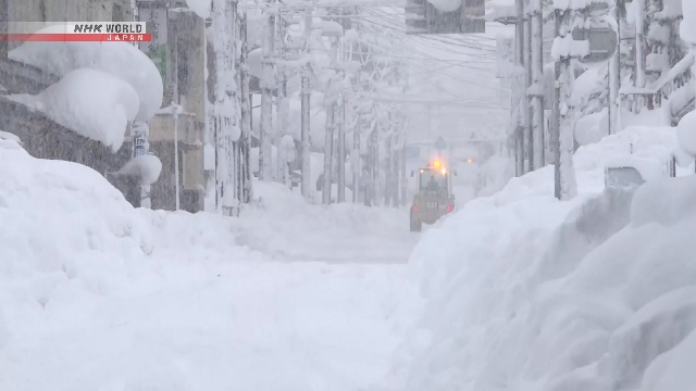 Tumpukan salju tebal di wilayah pesisir Jepang saat cuaca musim dingin melanda
