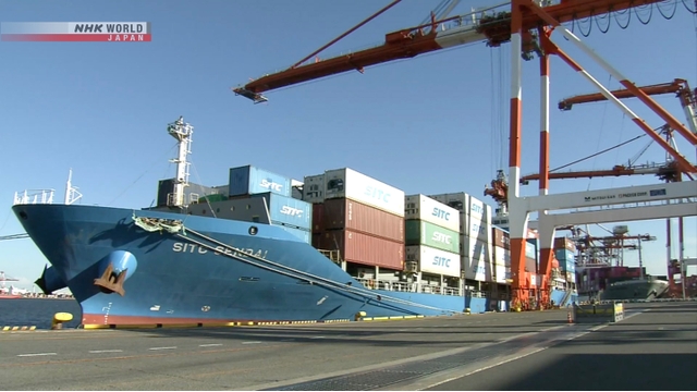 Ilustrasi grafik keuangan dan mata uang Yen yang menunjukkan tren surplus ekonomi Jepang.