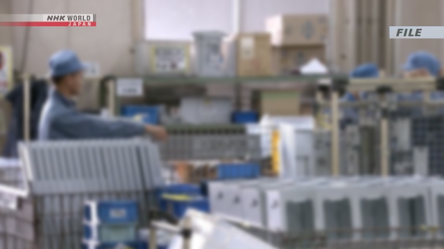 Warga asing berjalan di kawasan pusat kota Jepang