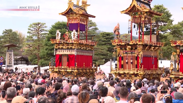 Pengunjung Menikmati Arak-Arakan Berhias dan Boneka Karakuri di Festival di Jepang Tengah