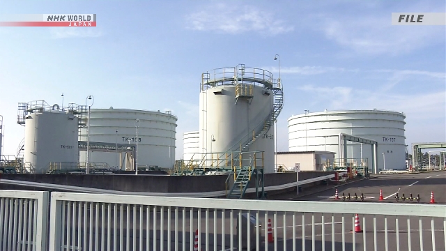 Ilustrasi kapal tanker minyak mentah yang memasok kebutuhan energi untuk industri di Jepang.