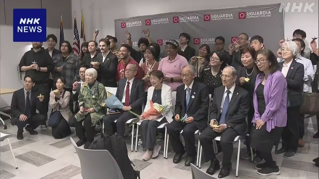 Anggota kelompok penyintas bom atom Jepang Nihon Hidankyo saat berdialog dengan mahasiswa di sebuah universitas di New York.