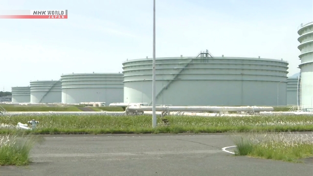 Fasilitas tangki penyimpanan minyak nasional di Jepang untuk cadangan energi strategis.