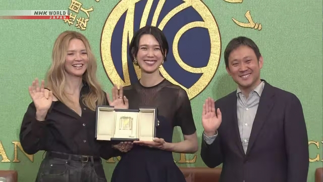 Okamoto Tao saat memberikan keterangan pers mengenai kemenangannya di Festival Film Cannes
