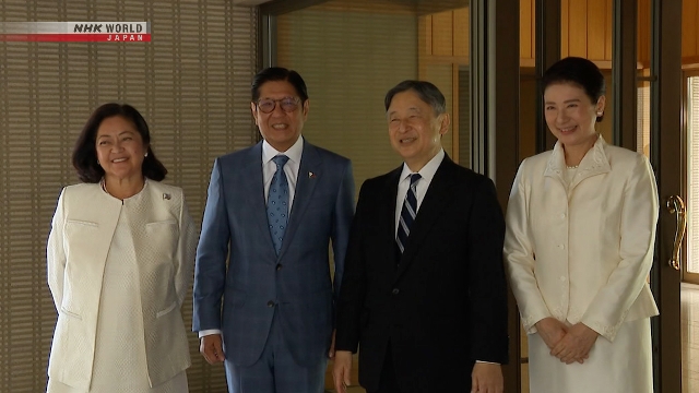 Kaisar Naruhito dan Permaisuri Masako saat menyambut Presiden Filipina Ferdinand Marcos Jr. di kediaman Kekaisaran.