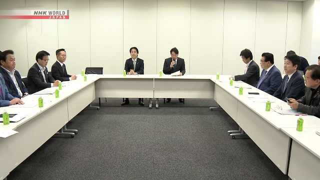 Mesin kasir di sebuah toko di Jepang yang akan diperbarui sistemnya untuk mengakomodasi perubahan tarif pajak konsumsi makanan.