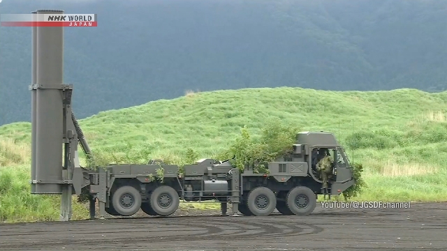 Sistem peluncur Proyektil Luncur Kecepatan Tinggi (HVGP) milik Pasukan Bela Diri Darat Jepang saat latihan militer di Shizuoka.