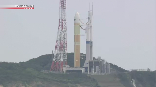 Roket H3 Jepang saat lepas landas dari Pusat Antariksa Tanegashima di Kagoshima.