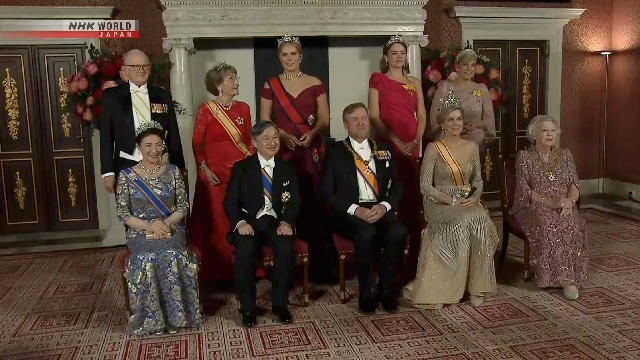 Kaisar Naruhito dan Permaisuri Masako saat menghadiri perjamuan kenegaraan di Istana Kerajaan Amsterdam bersama keluarga kerajaan Belanda.