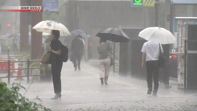 Awan hujan gelap menyelimuti wilayah Kyushu utara dengan tanda peringatan cuaca buruk di Jepang